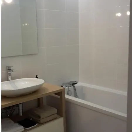 Front De Mer- Standing 1